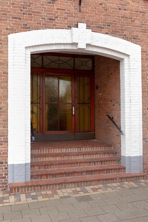 Altes Pastorat Am Husumer Hafen Apartment Husum  Exterior photo